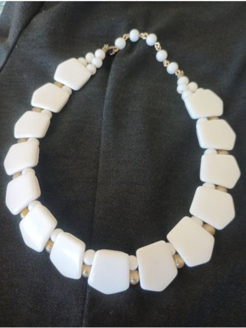 2 Vintage White & Gold Beaded Collar Necklaces Glass Hexagonal & Rresin Oval - Picture 10 of 14